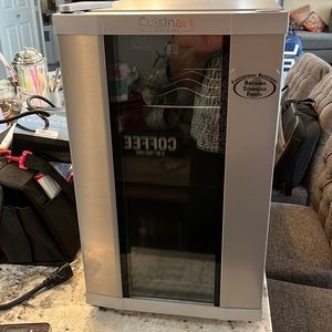Nice Cuisinart Private Reserve Wine Fridge, holds 8 bottles of wine